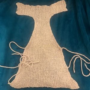 BCBG knitted crop top, size large, white.